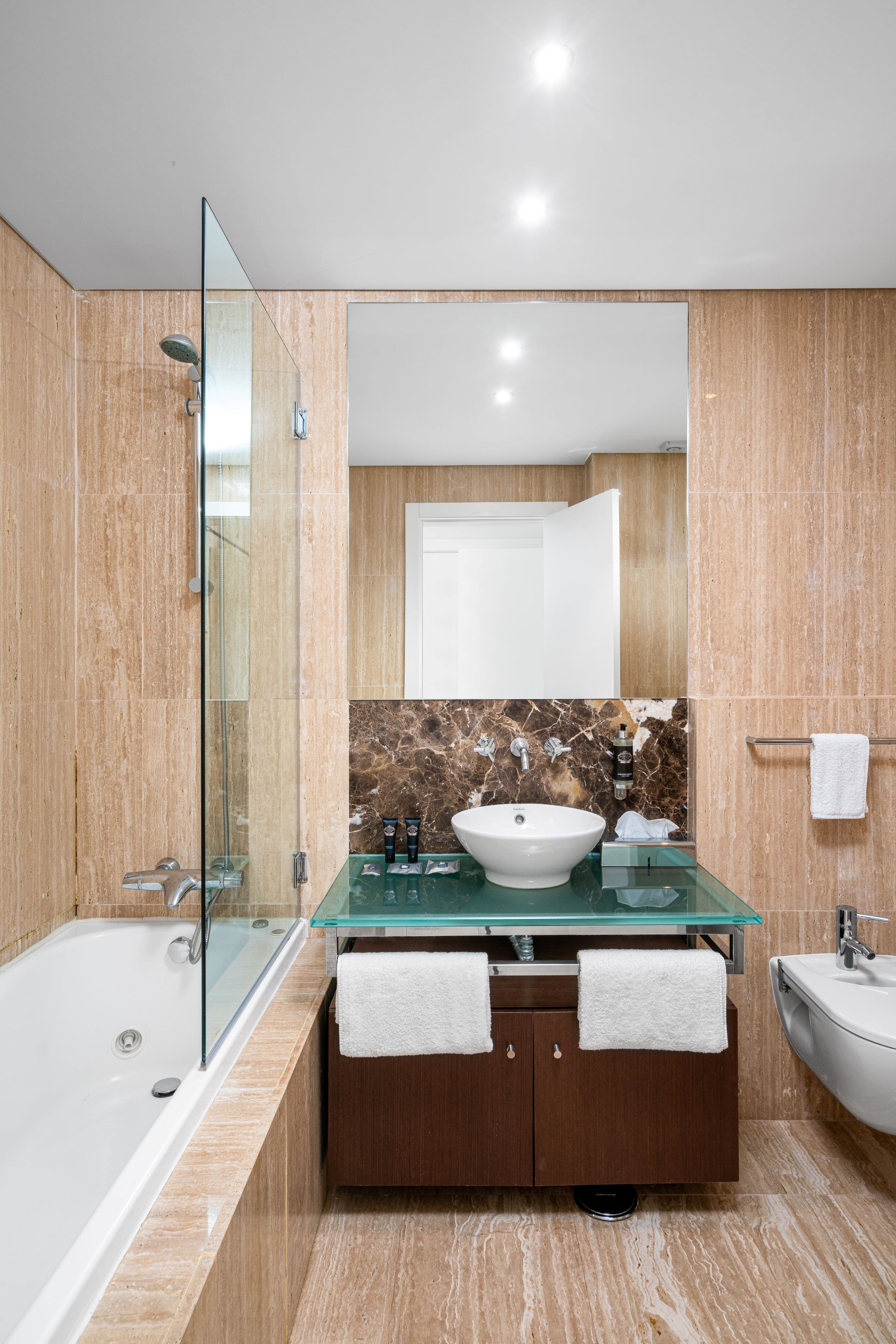 Mrs bathroom suite